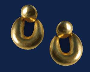 These unsigned chunky earrings could have been designed by Robert Lee Morris.